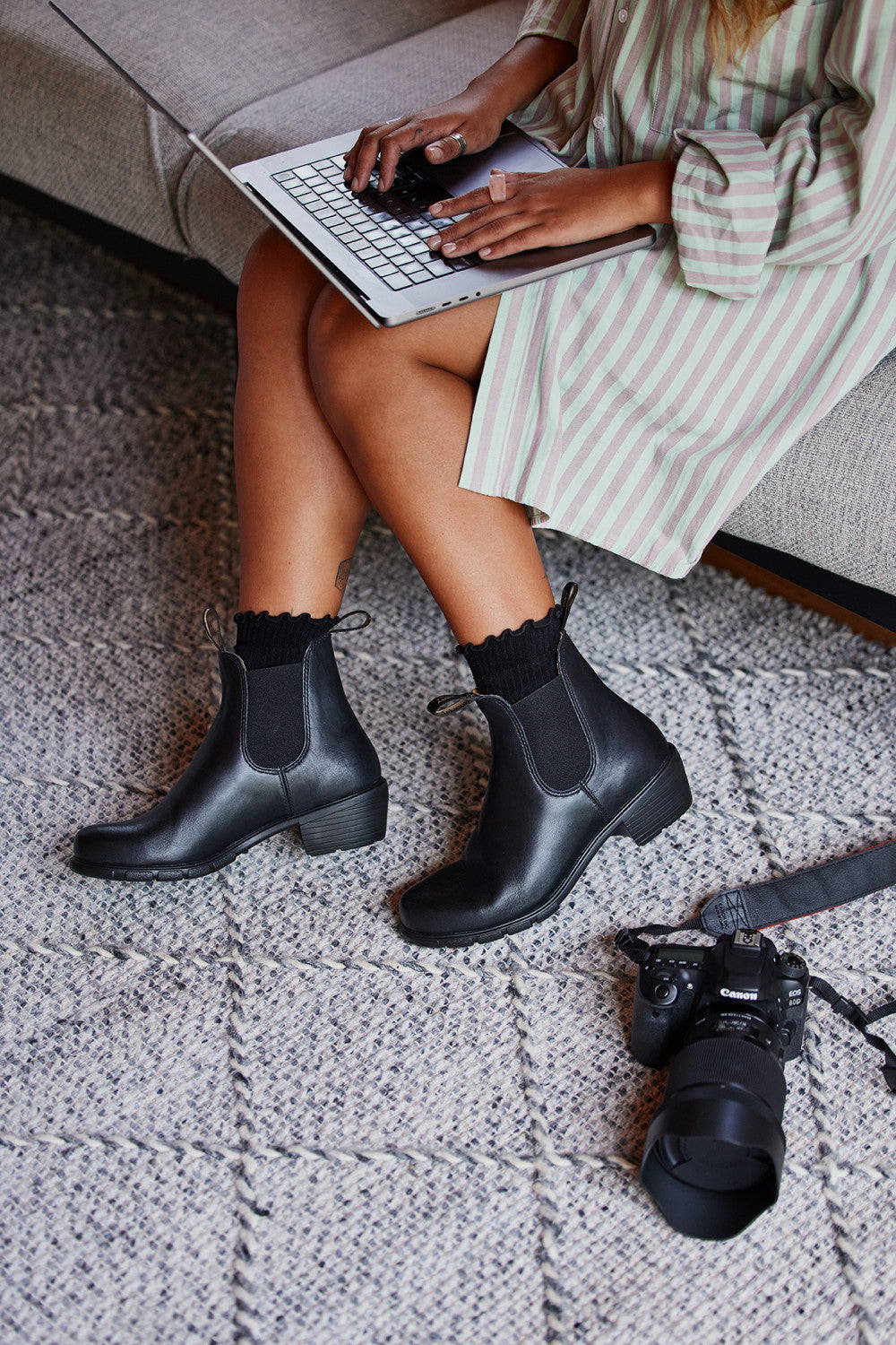 Women's Series #1671 - Image 6